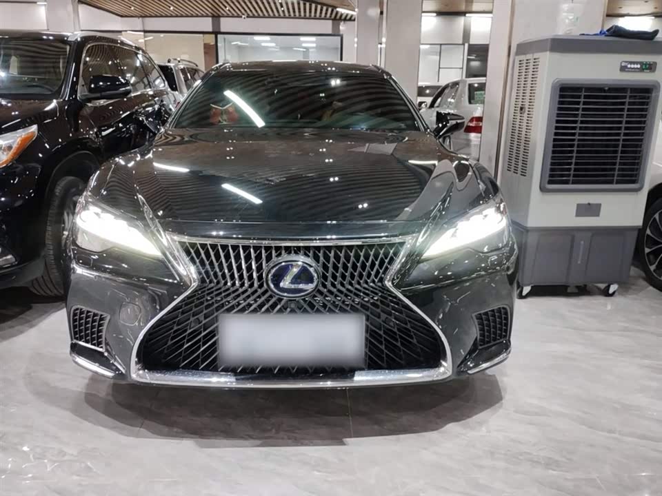 Lexus LS