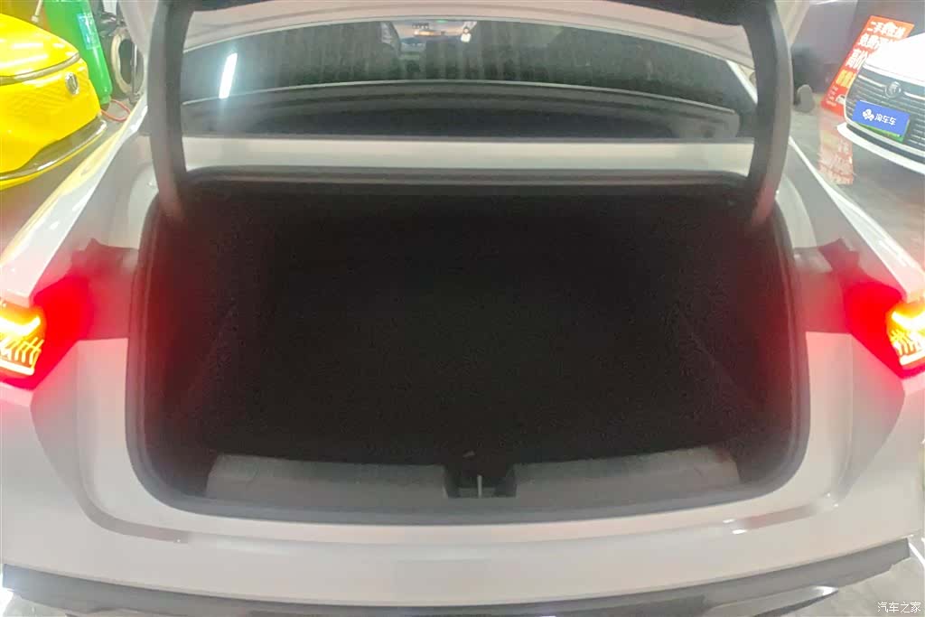 Geely E8, 2024 4