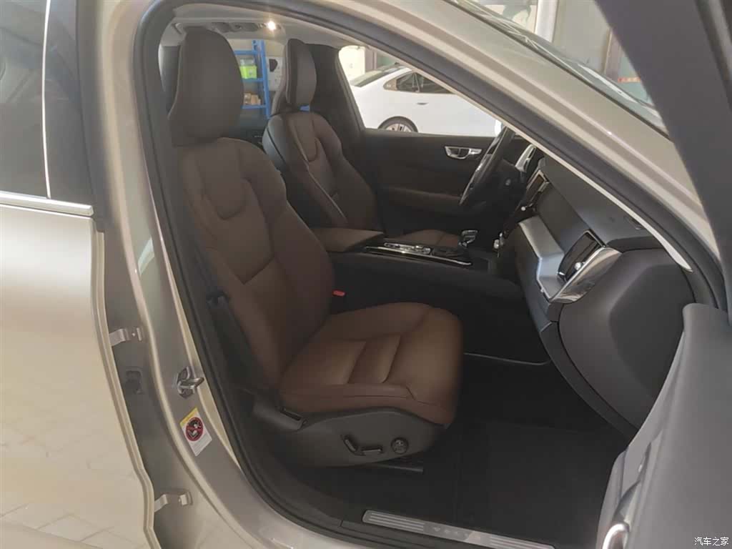 Volvo XC60, 2019 25