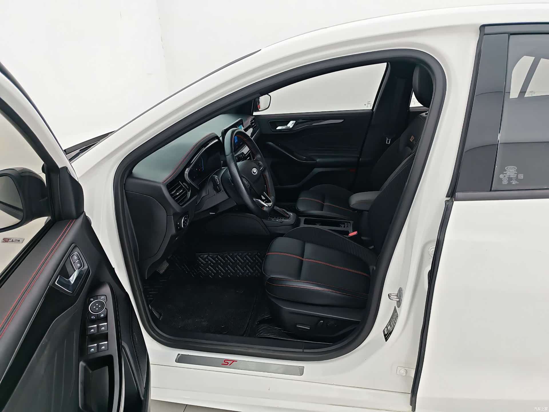 Ford Focus, 2022 9