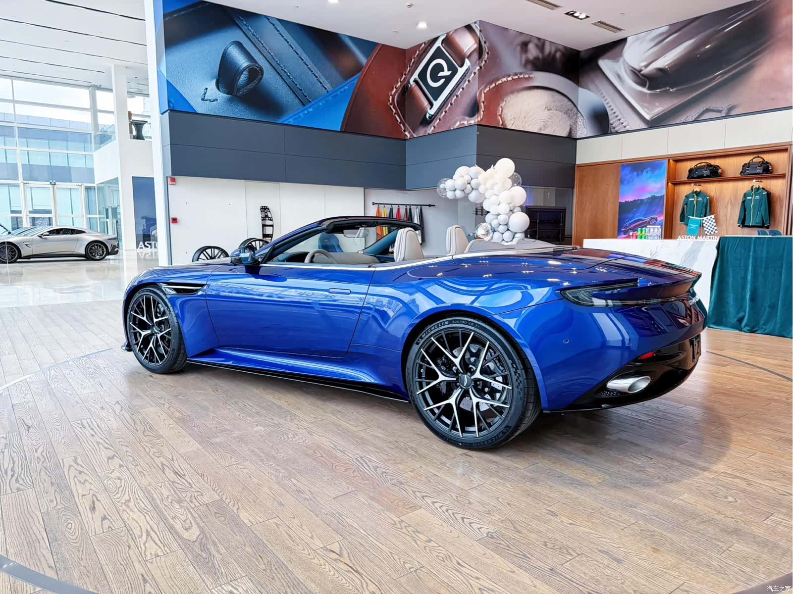 Aston Martin DB12, 1900 3