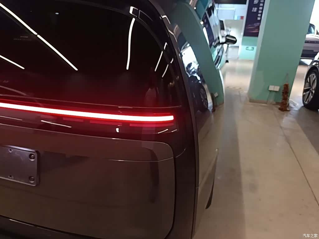 Li Auto MEGA, 2025 8