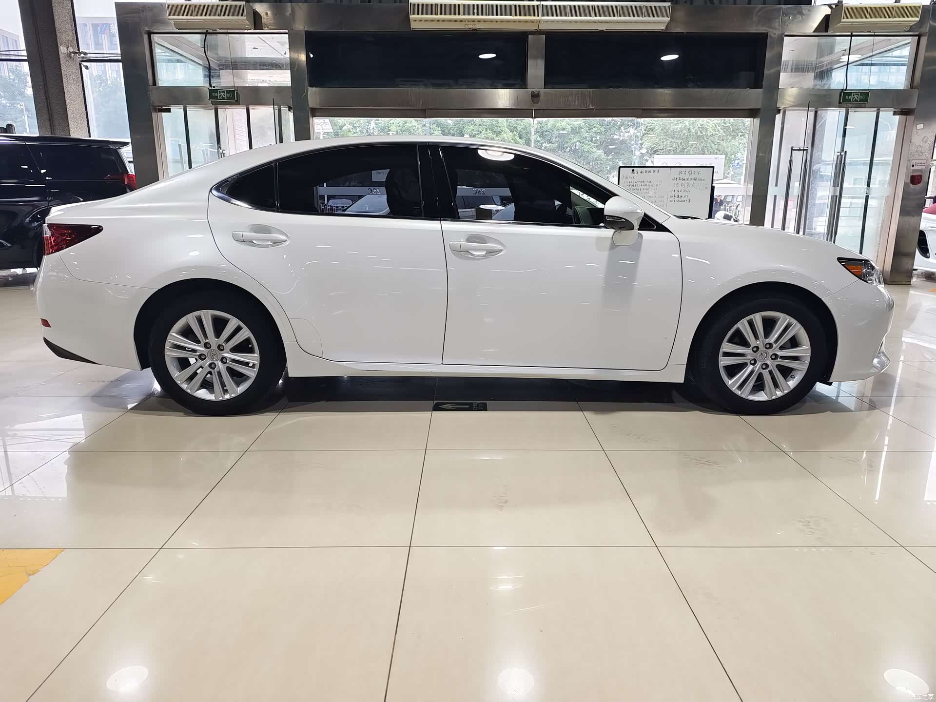 Lexus ES, 2014 7