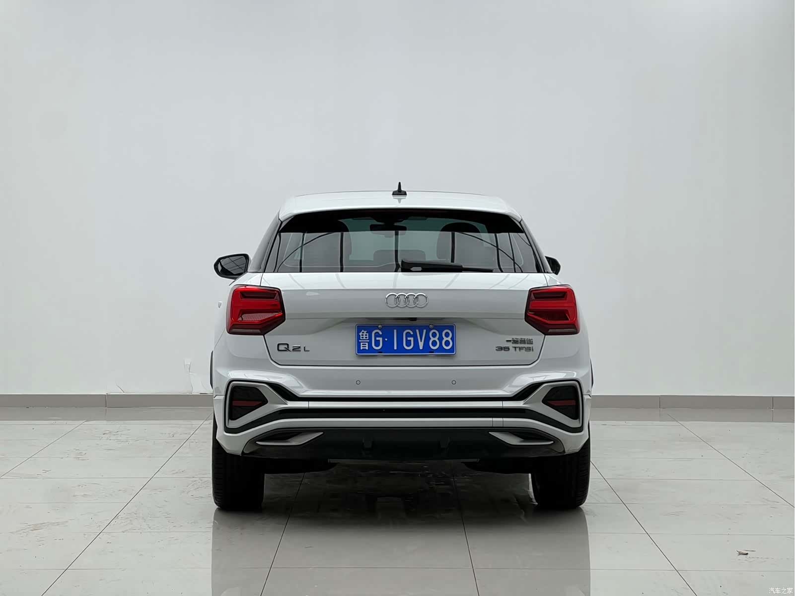 Audi Q2L, 2023 все фото