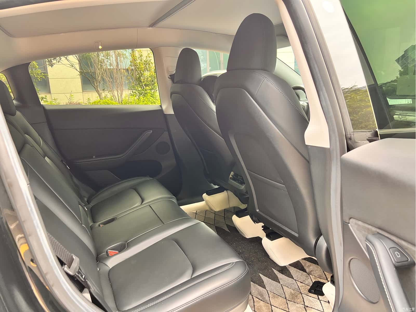 Tesla Model Y, 2023 10