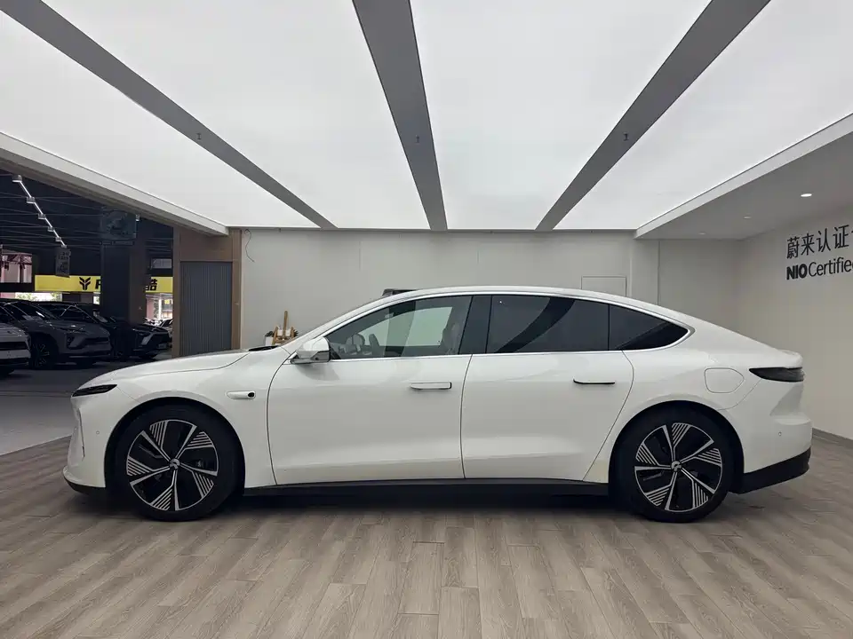 NIO ET7