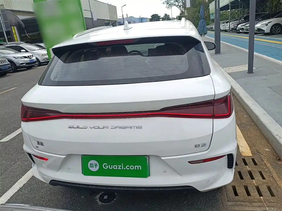 BYD e2