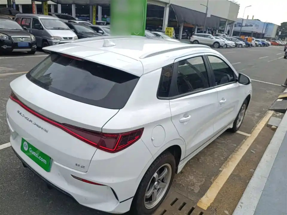 BYD e2