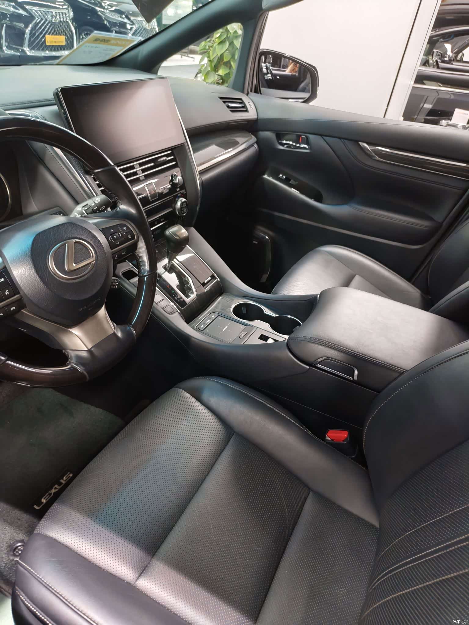 Lexus LM, 2022 7