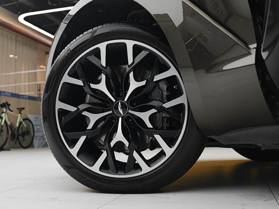 Aston Martin DBX Aston Martin DBX