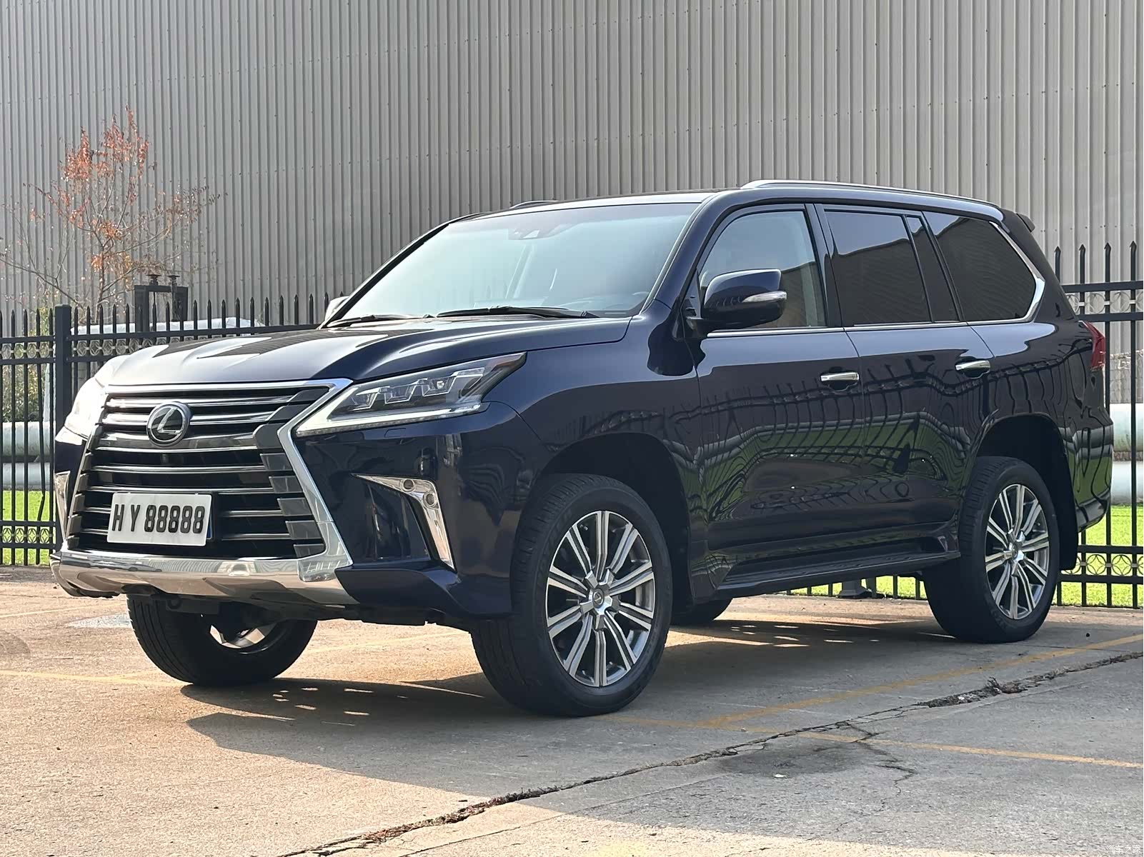 Lexus LX