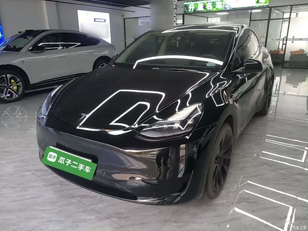 Tesla Model Y, 2023 1