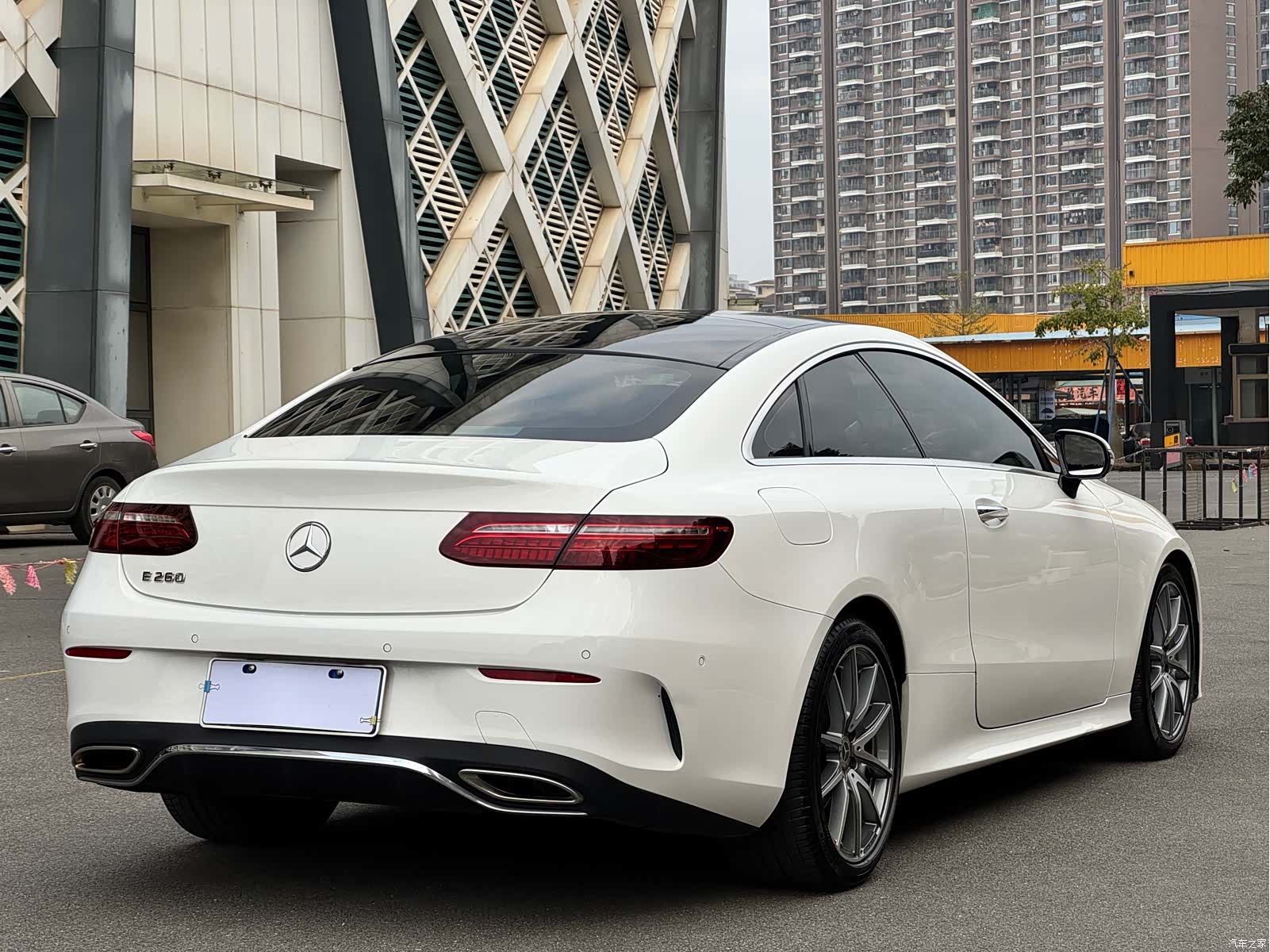Mercedes-Benz E-Class, 2023 12