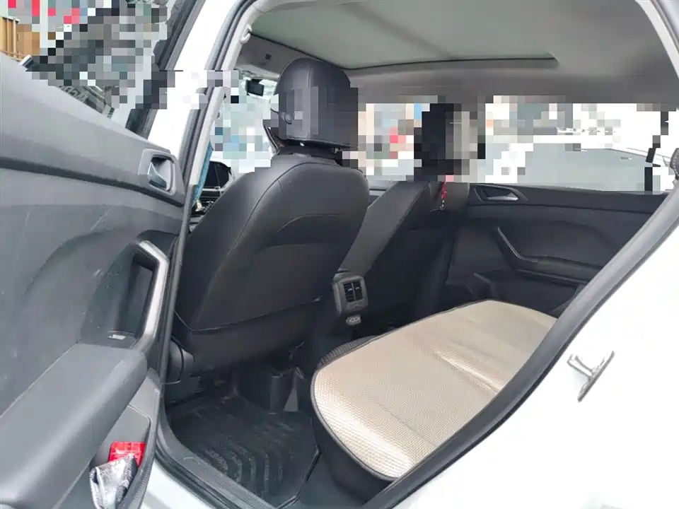 Volkswagen Exploring the shadow