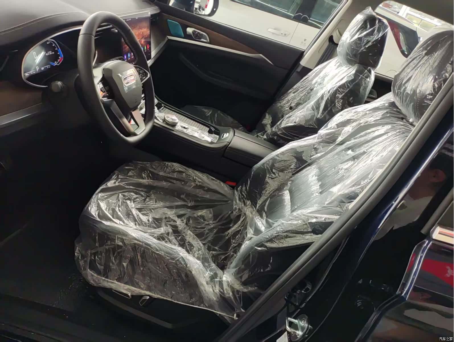 Skyworth EV6, 2026 12
