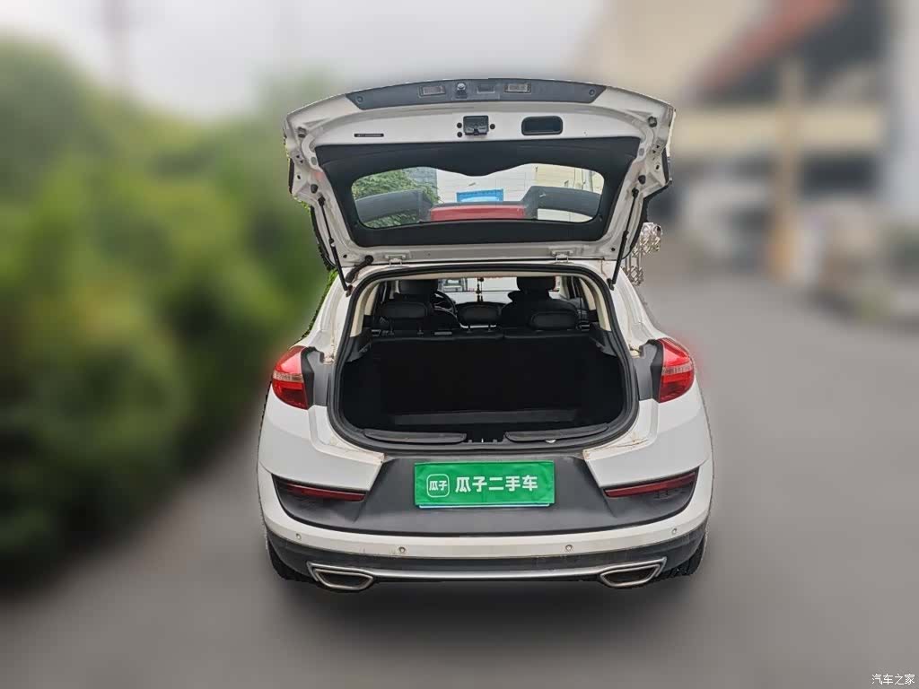 Geely Emgrand, 2016 10