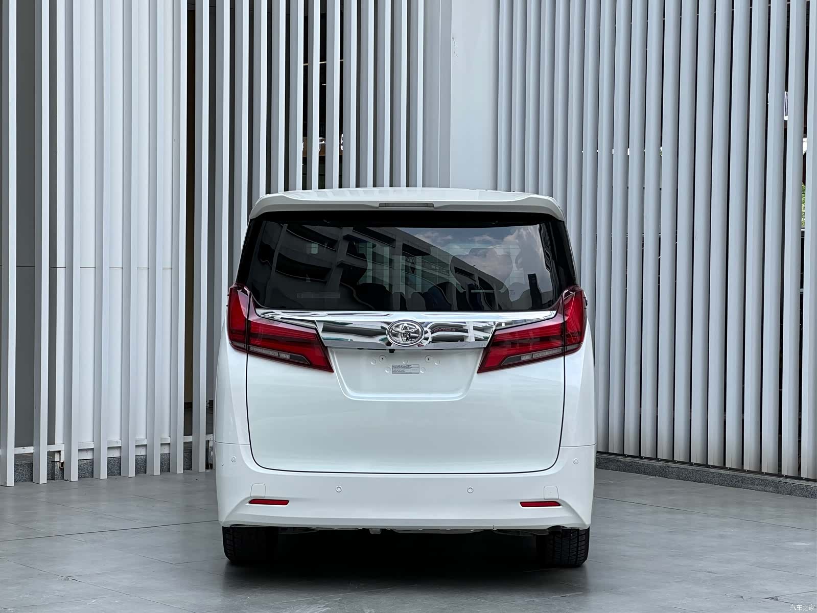 Toyota Alphard, 2020 все фото