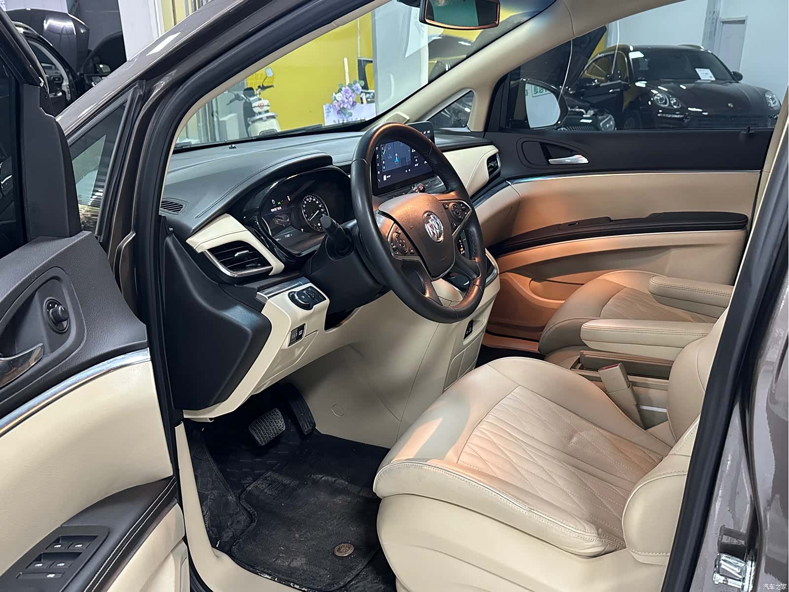Buick GL8, 2023 4