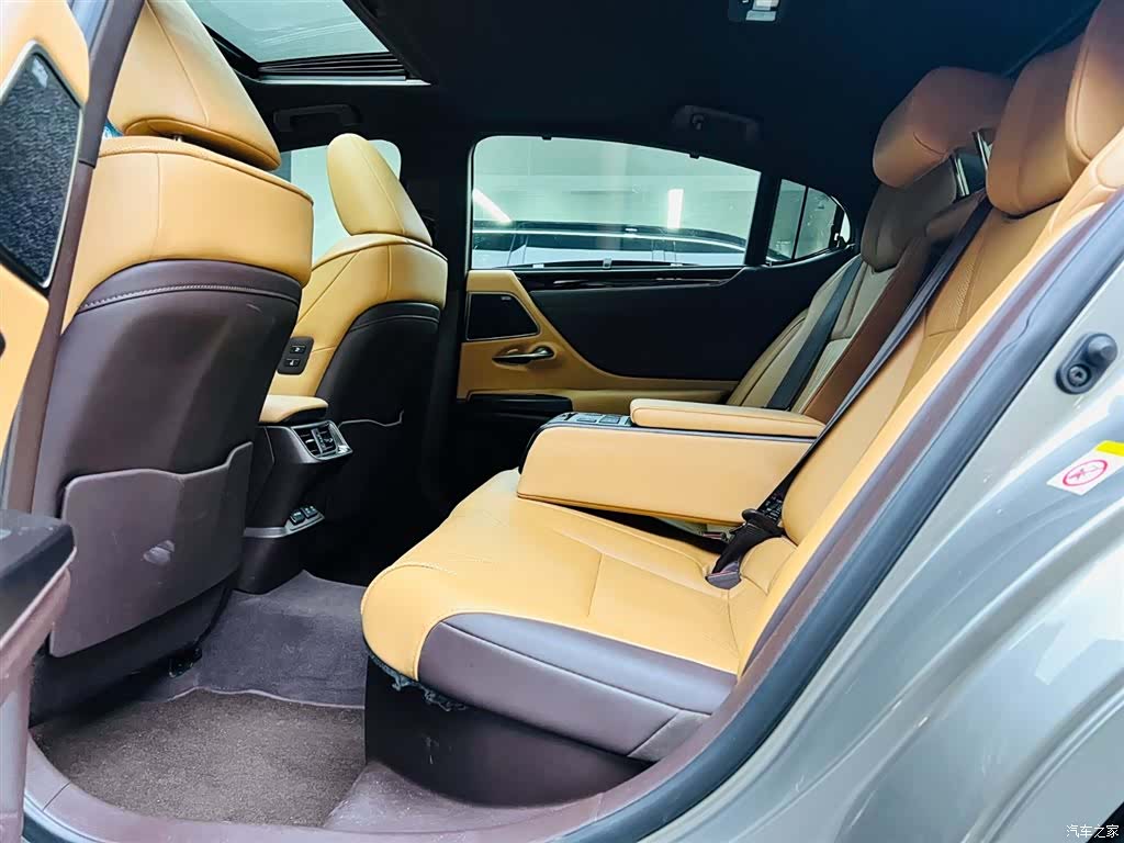 Lexus ES, 2019 16