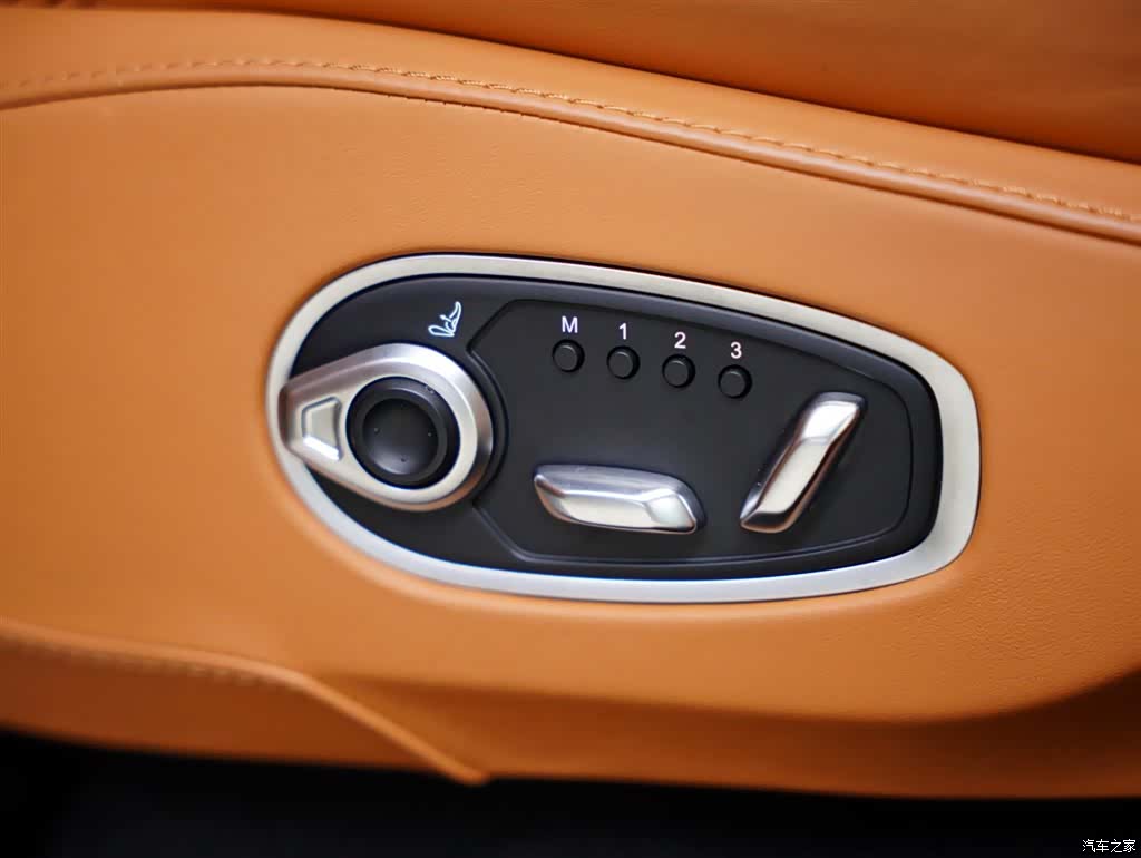 Aston Martin DBX, 2023 36