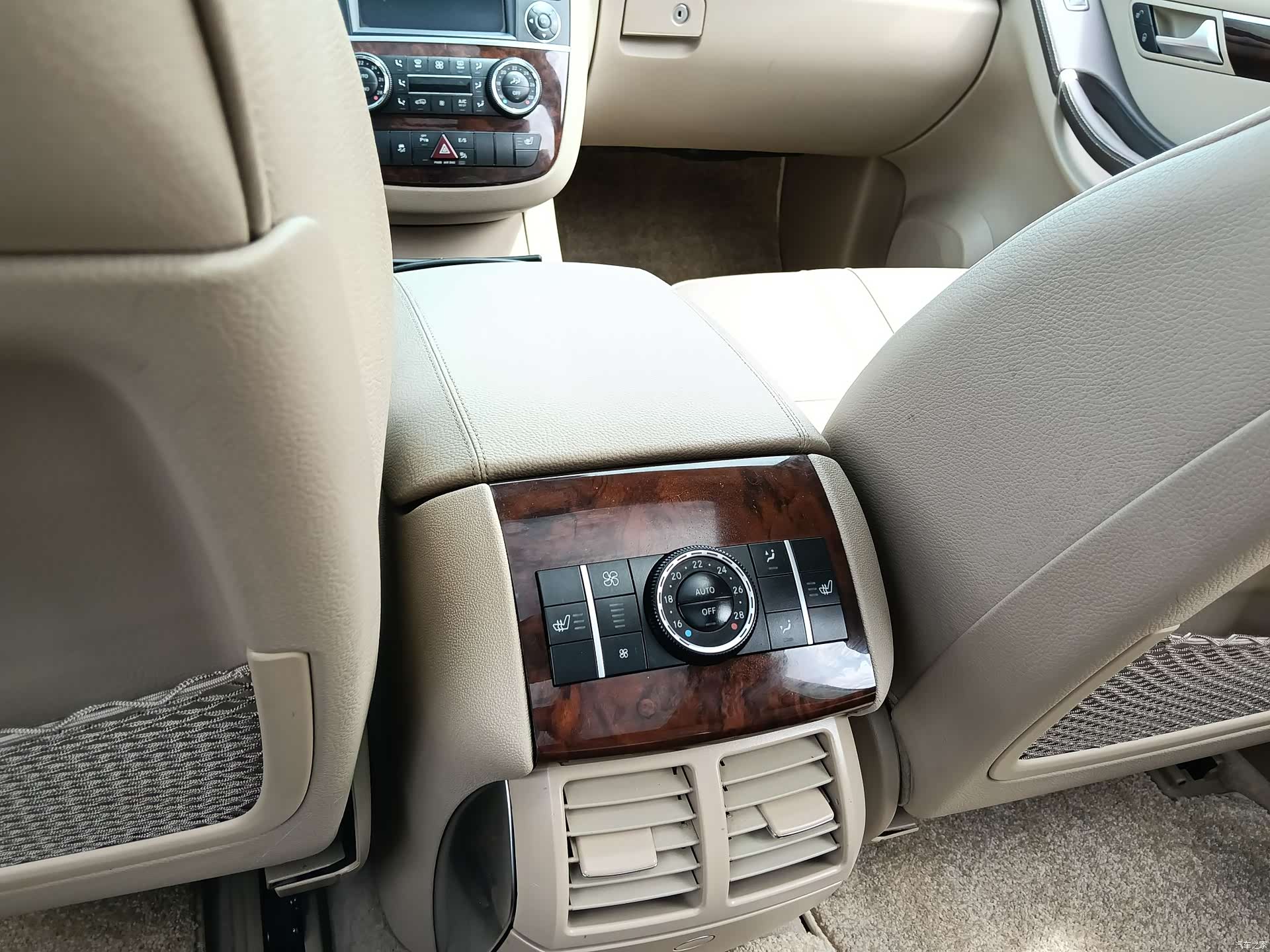 Mercedes-Benz R-Class, 2012 9