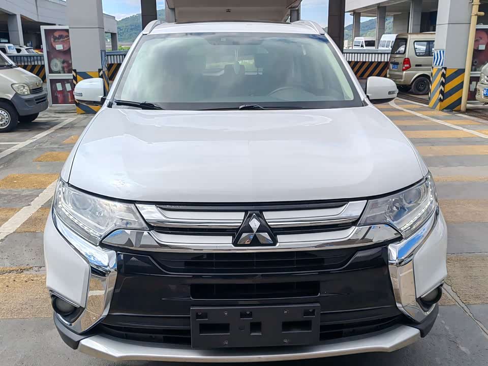 Mitsubishi Outlander Mitsubishi Outlander