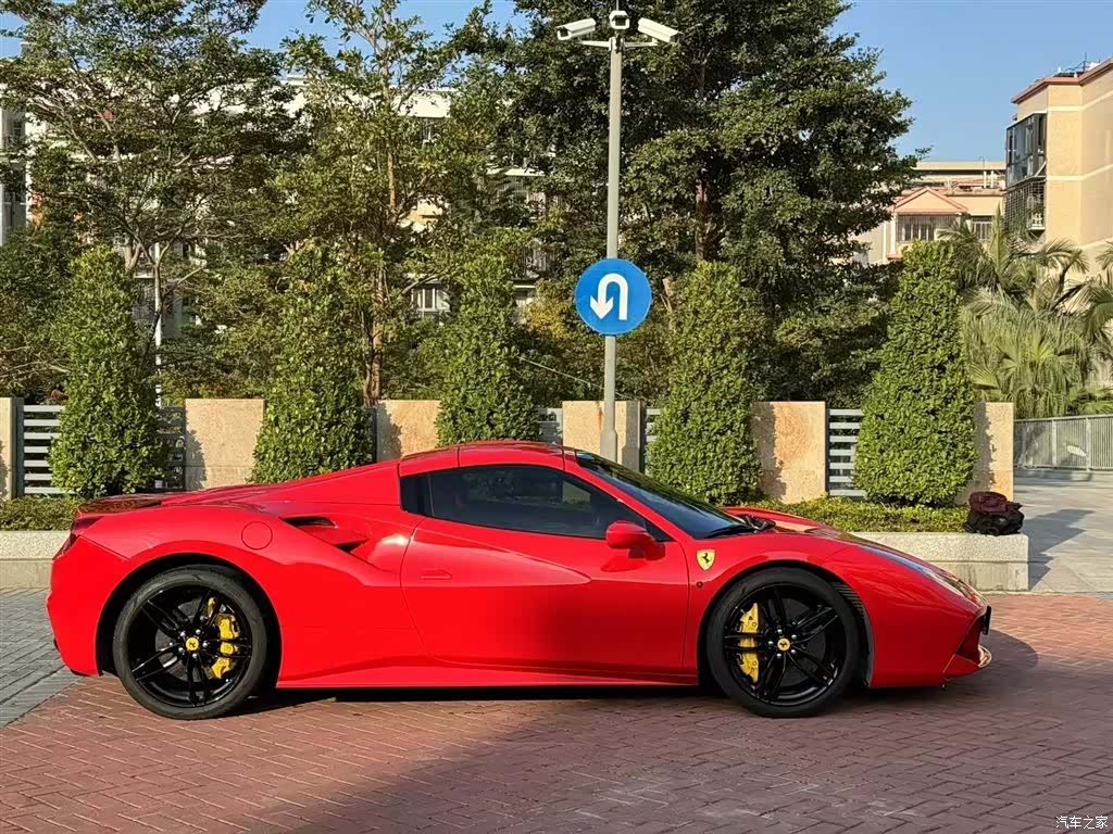 Ferrari 488, 2018 4