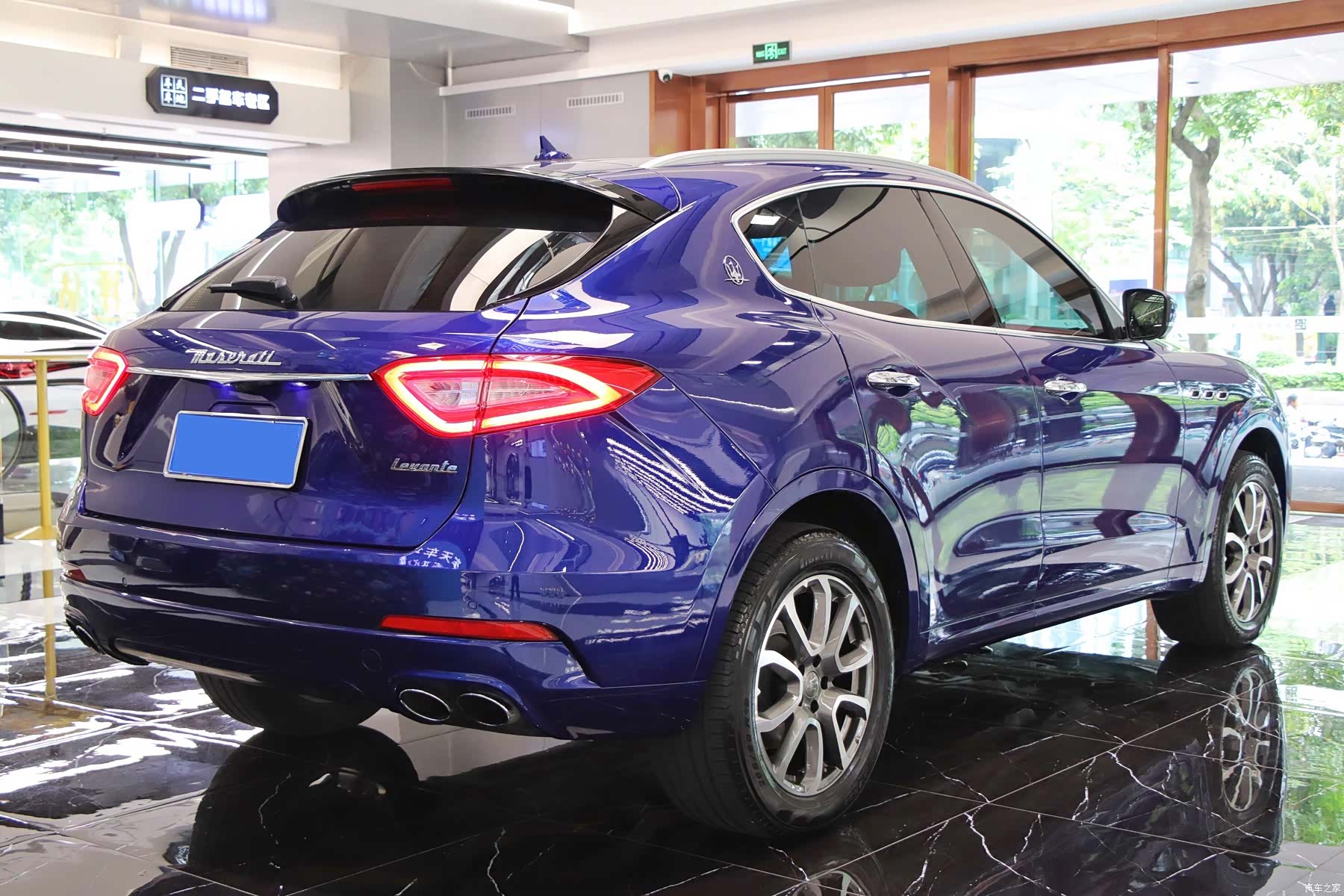 Maserati Levante, 2017 все фото