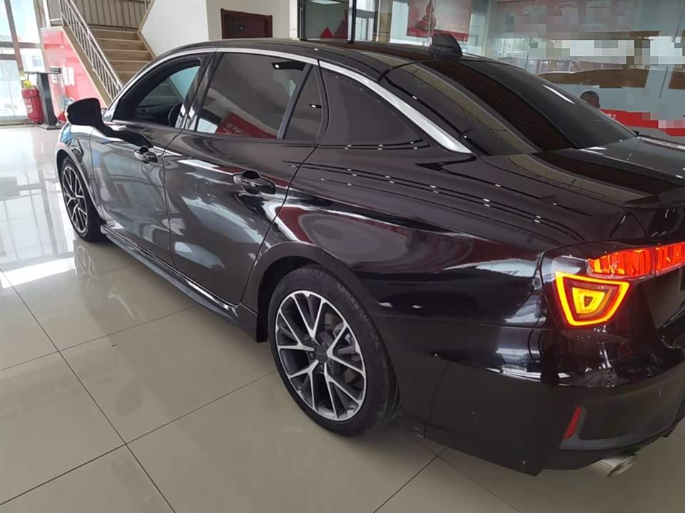 Lynk & Co 03 Lynk & Co 03