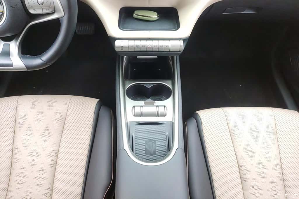 BYD Dolphin, 2023 16