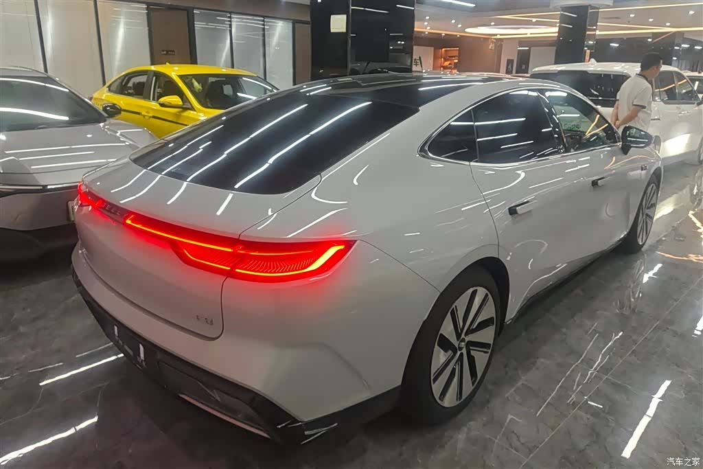 Geely E8, 2024 3