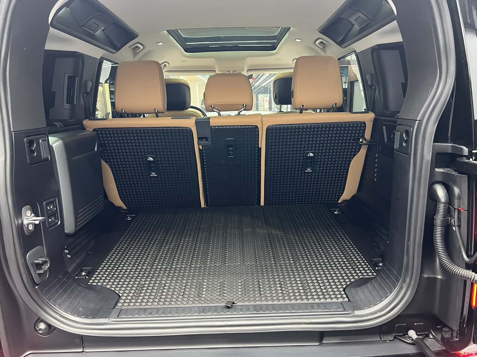 Land Rover Defender, 2024 24