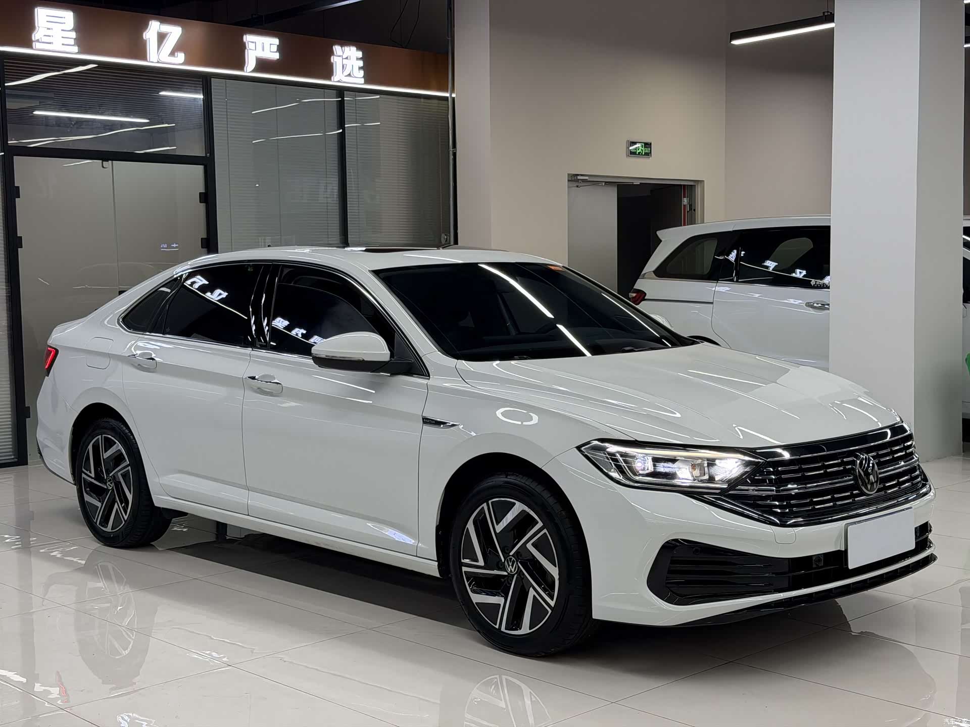 Volkswagen Sagitar, 2022 3