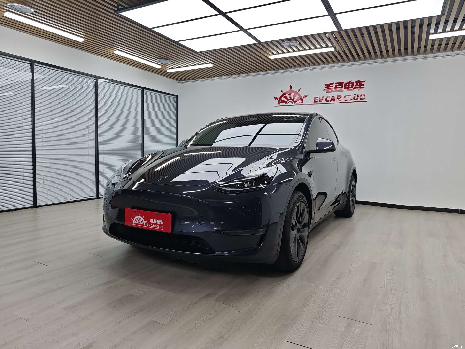 Tesla Model Y, 2024 1