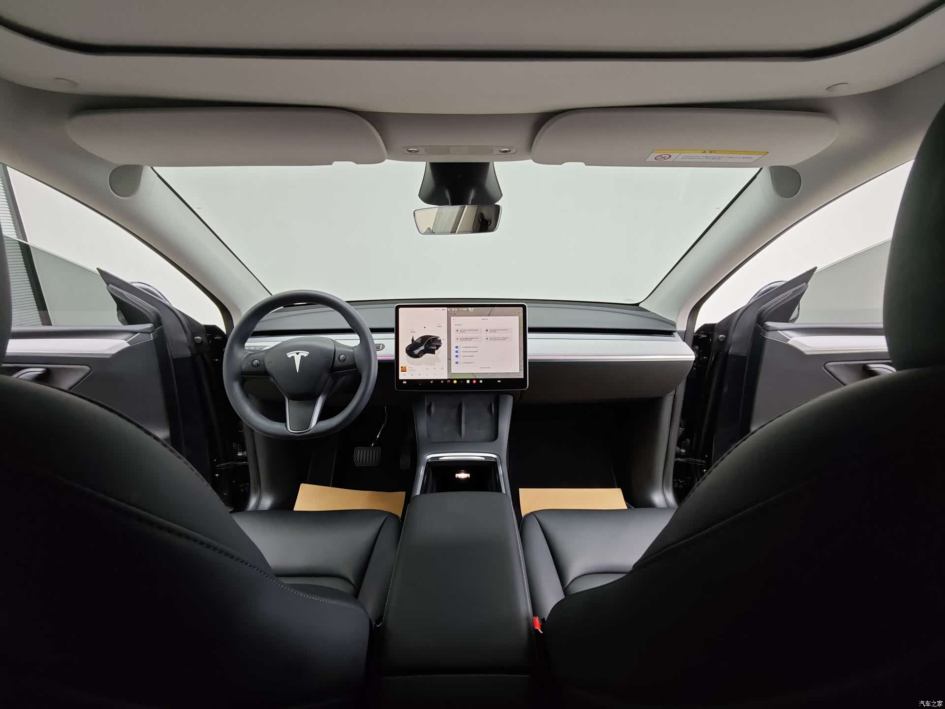 Tesla Model Y, 2024 16