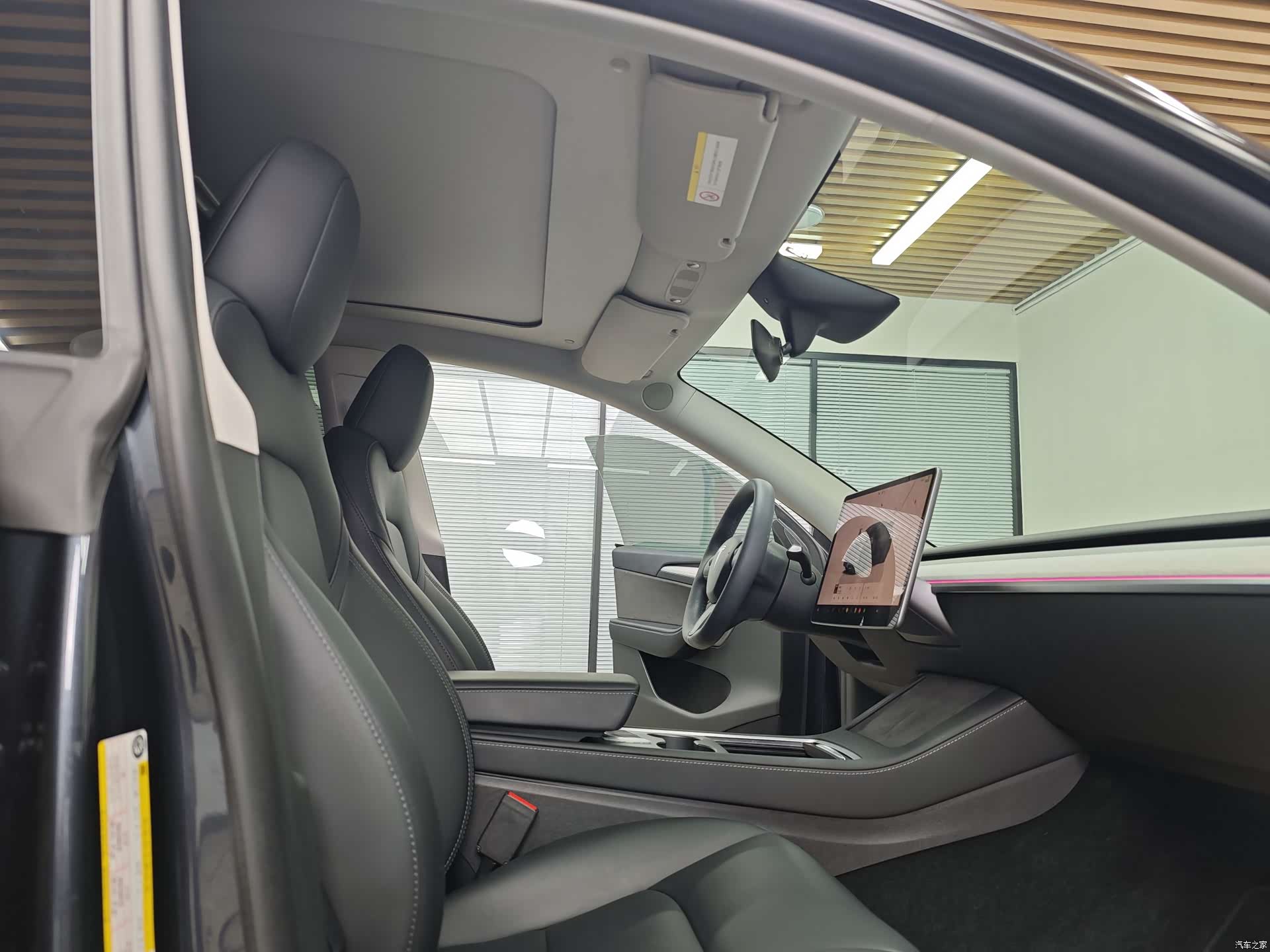 Tesla Model Y, 2024 48