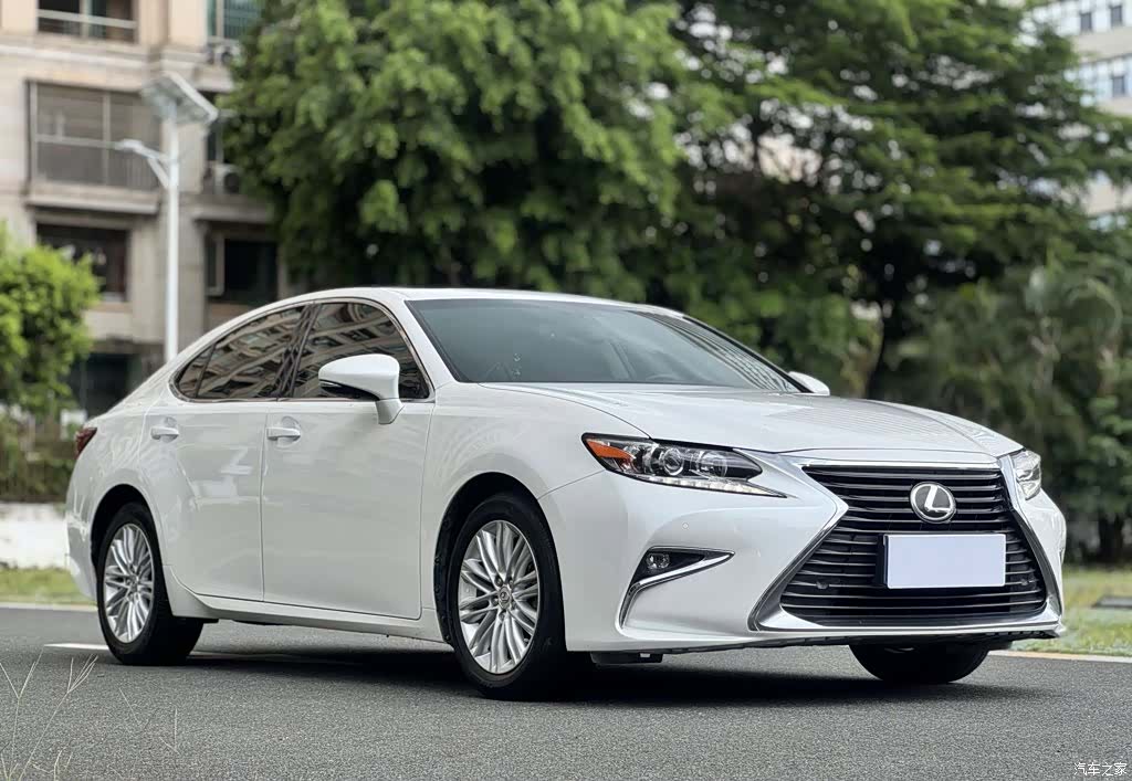 Lexus ES, 2017 3