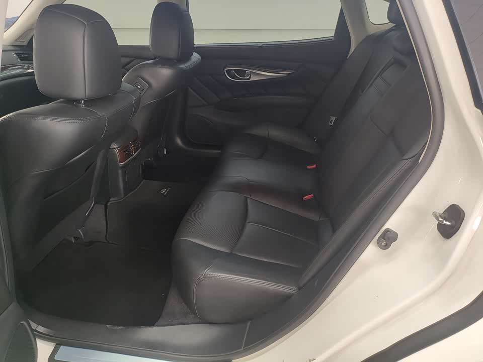 Infiniti Q70 Infiniti Q70