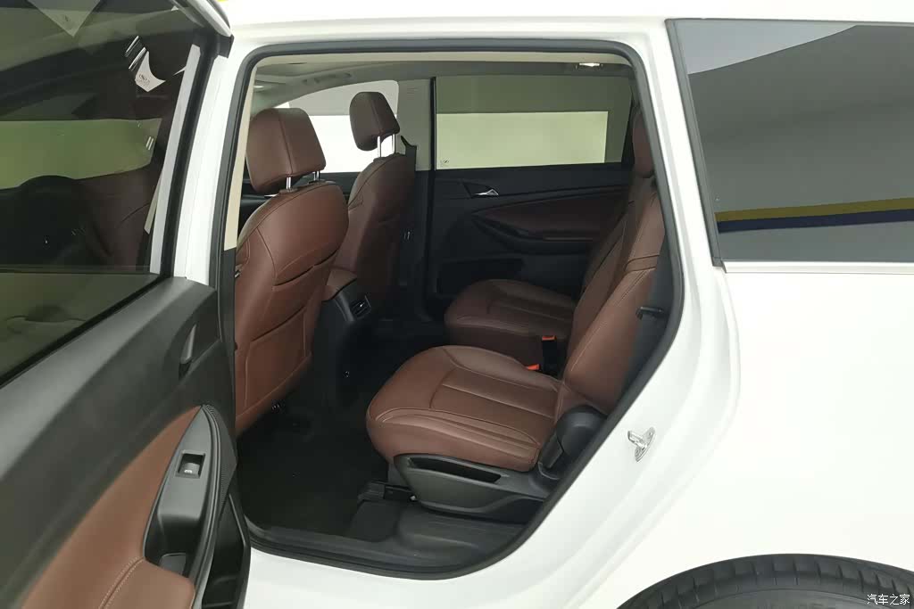 Buick GL6, 2018 11