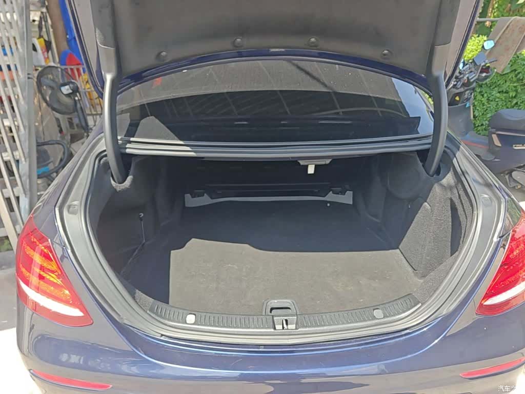 Mercedes-Benz E-Class, 2019 19