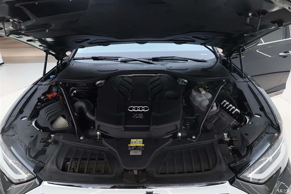 Audi A8L, 2024 20