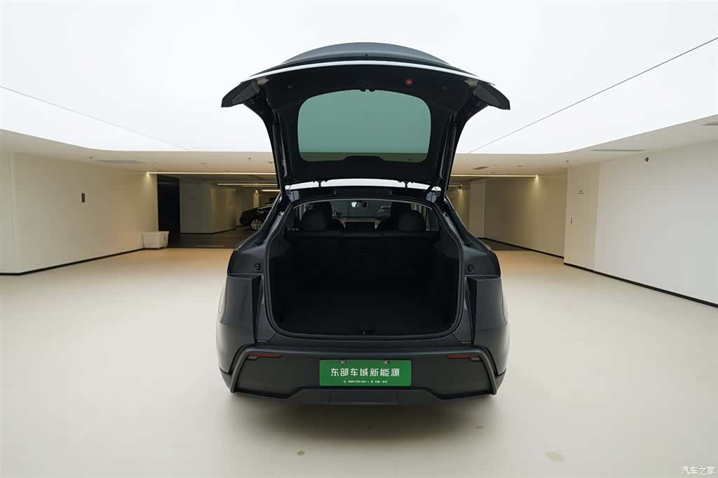 Tesla Model Y, 2025 6