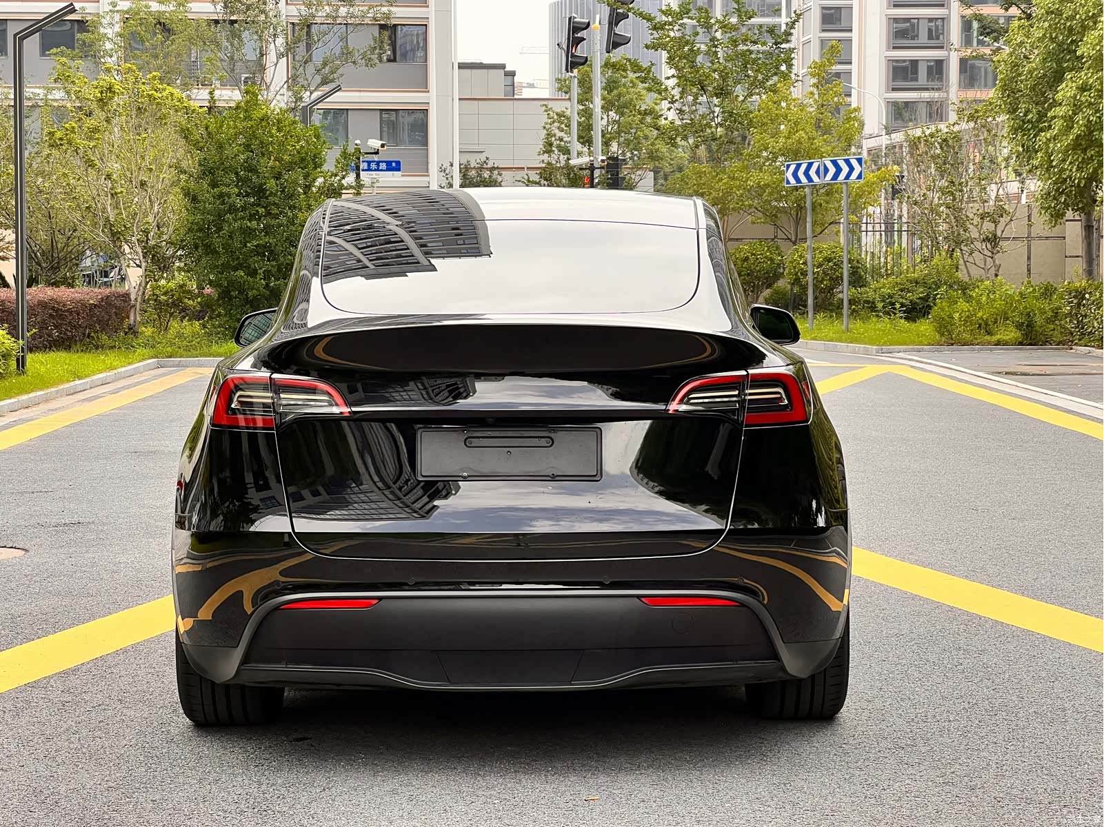 Tesla Model Y, 2023 14