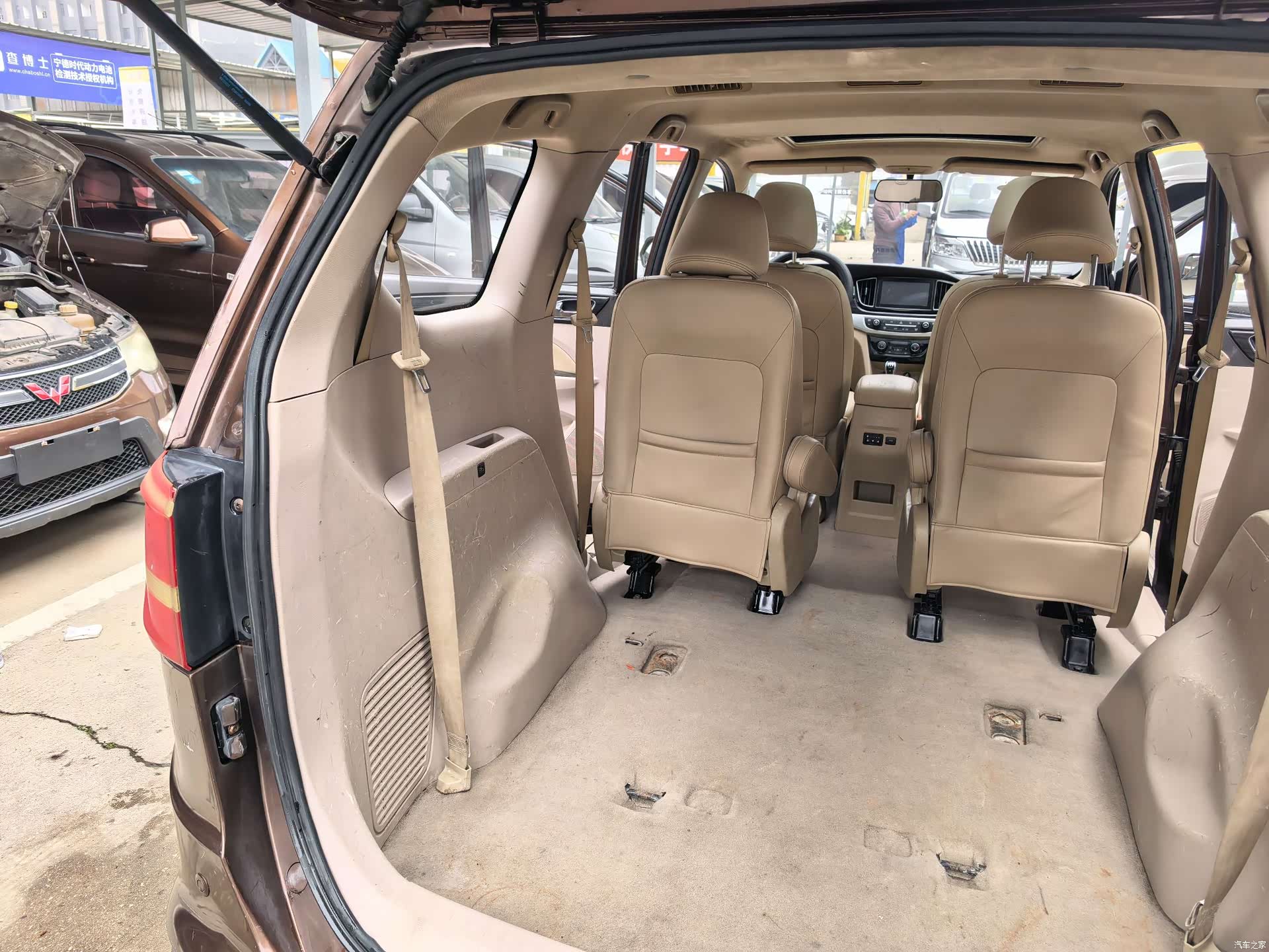 Wuling 730, 2016 13