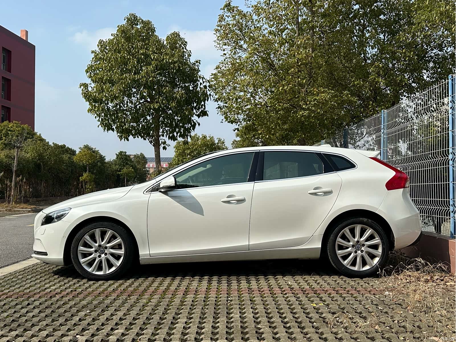 Volvo V40, 2016 4