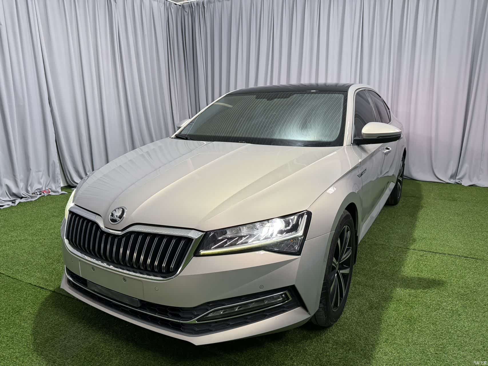 Skoda Superb, 2022 1