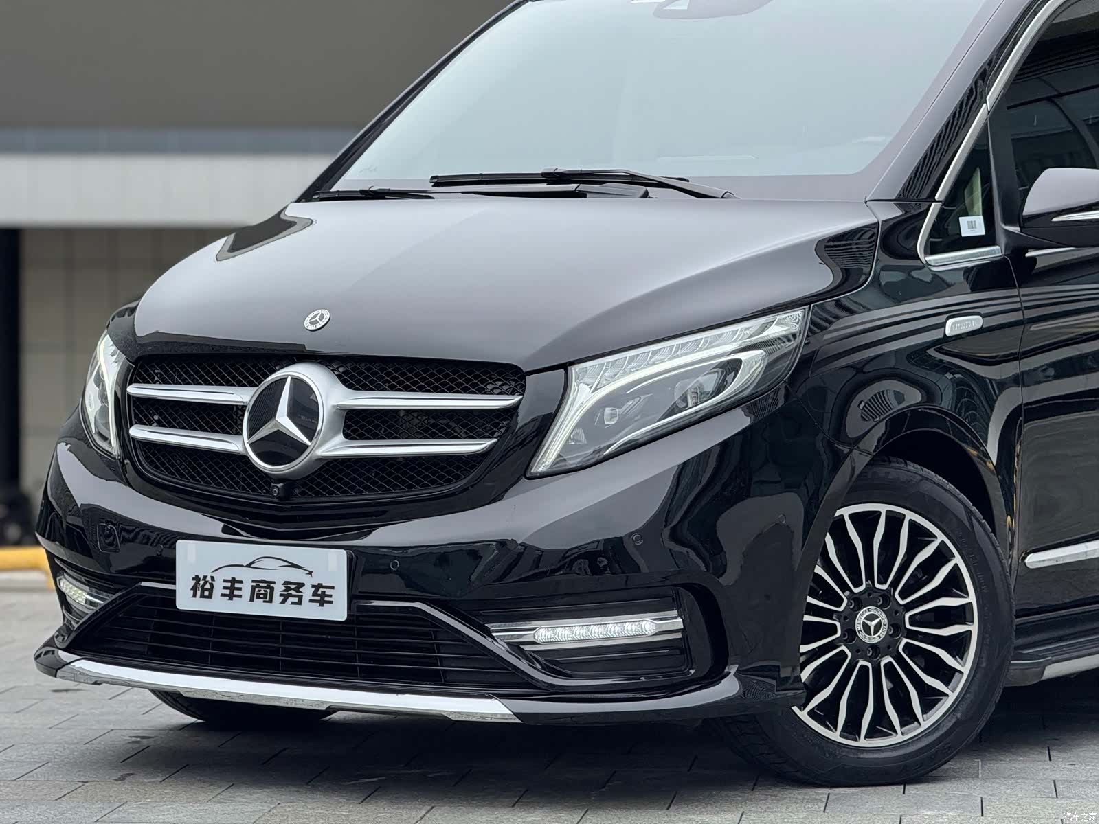 Mercedes-Benz V-Class, 2023 3