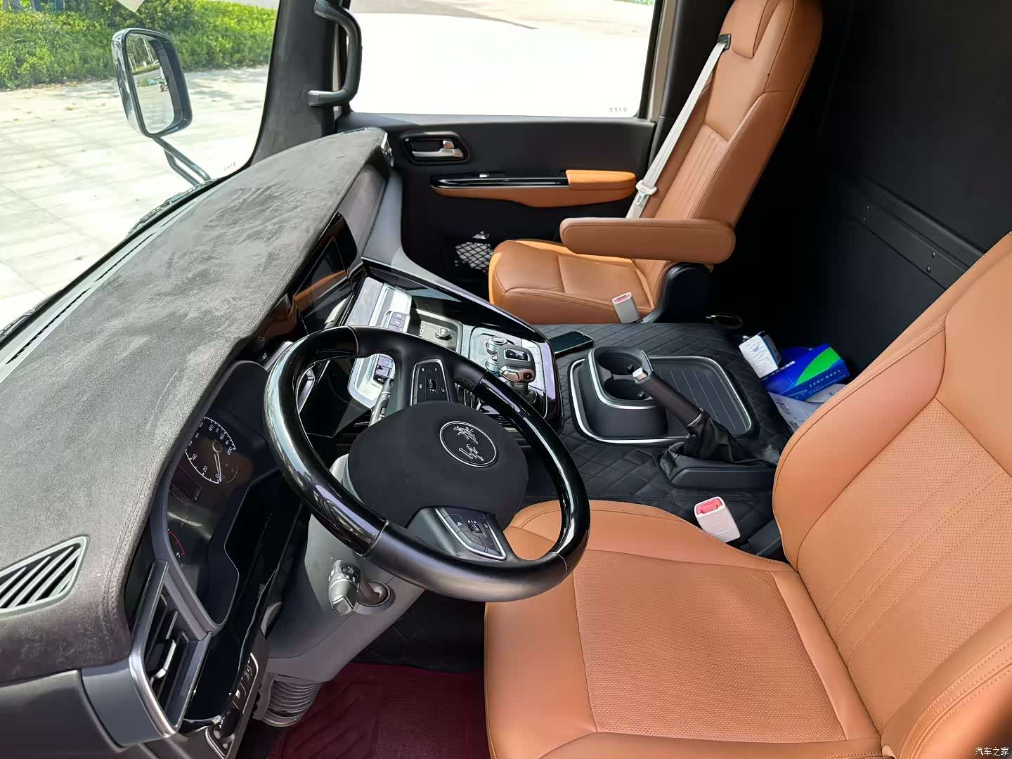 Hongqi 12, 2025 8