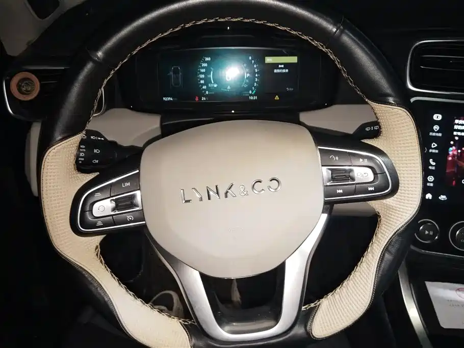 Lynk & Co 01