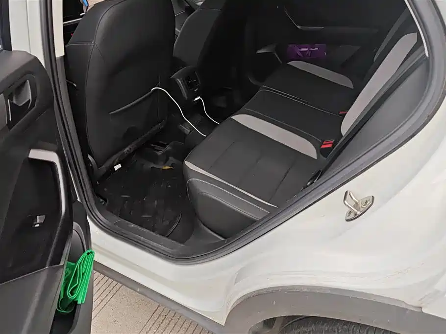 Volkswagen T-ROC exploring Songs